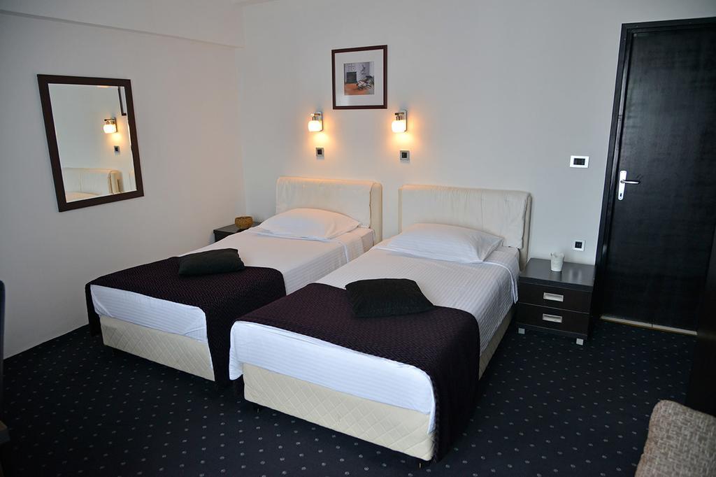 Guest House Amico Vranje Habitación foto
